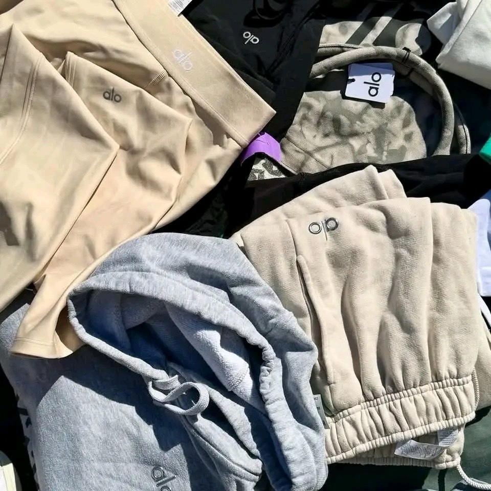 Alo Yoga Clothing Pallet - Image 2