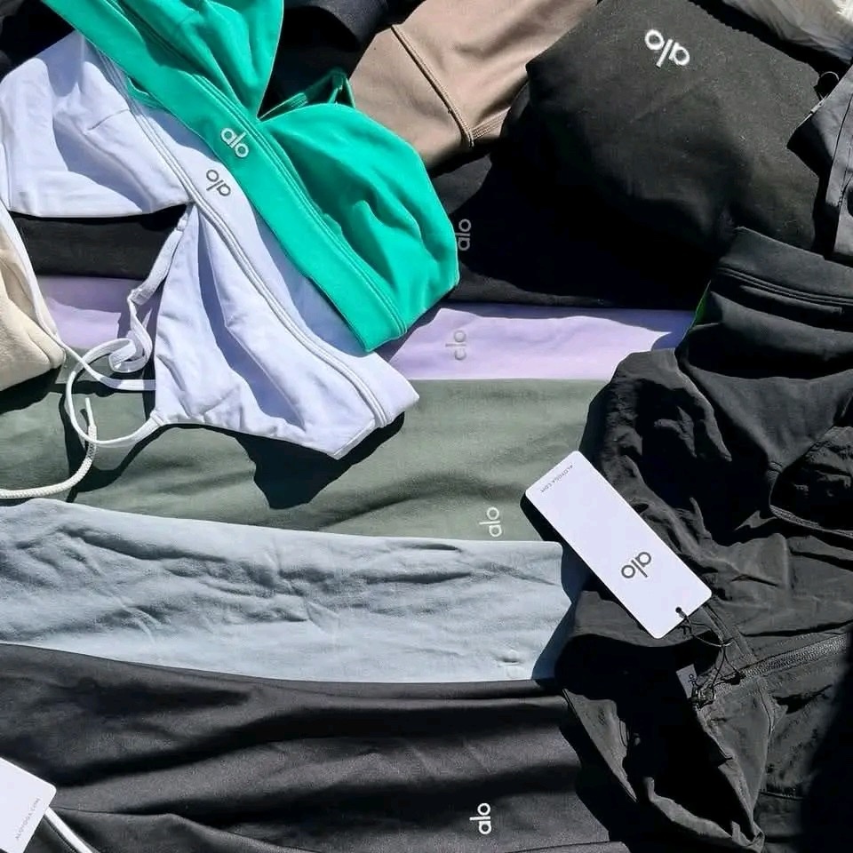 Alo Yoga Clothing Pallet - Image 3