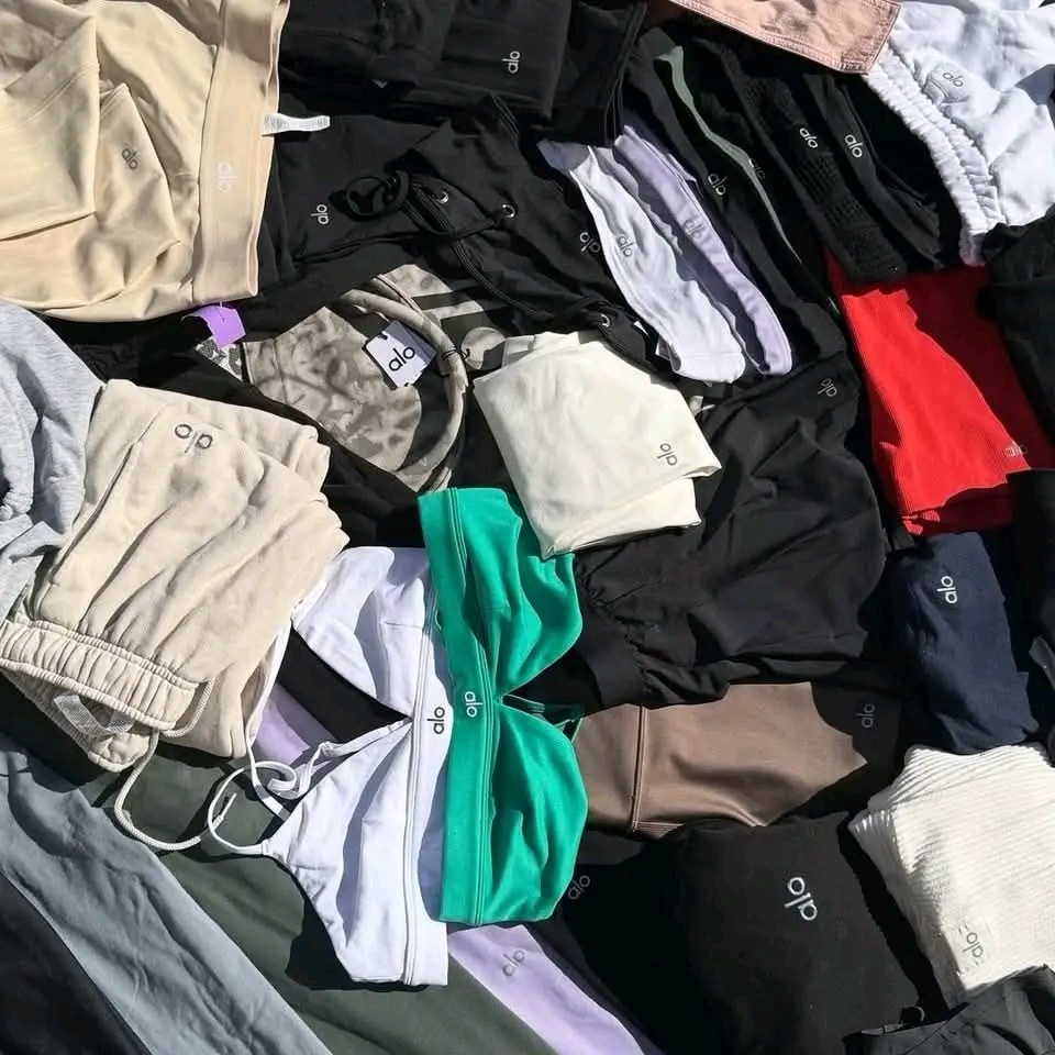 Alo Yoga Clothing Pallet - Image 4