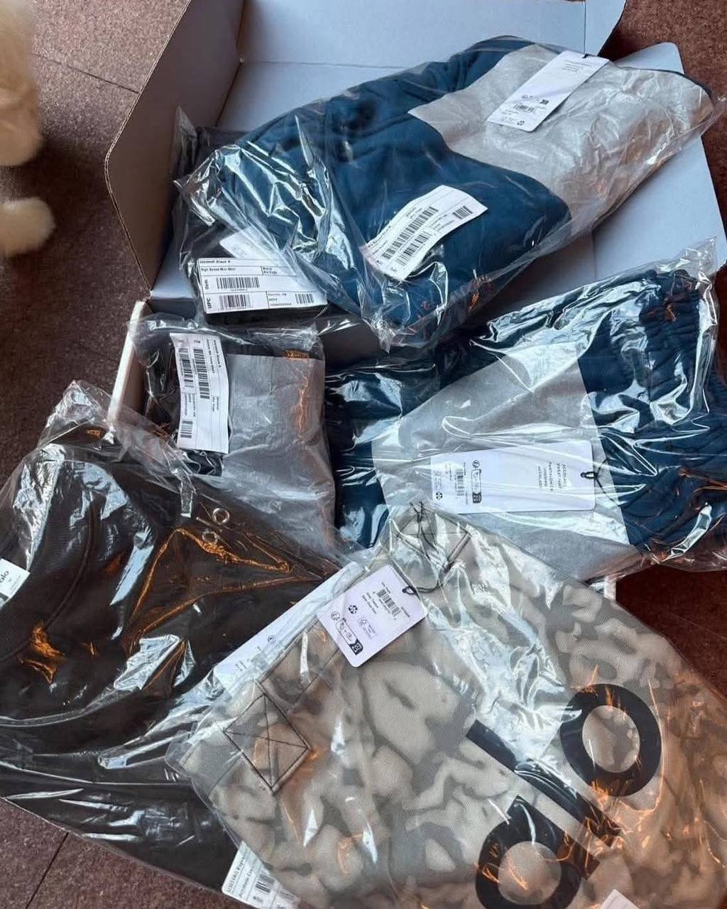 Alo Yoga Clothing Pallet